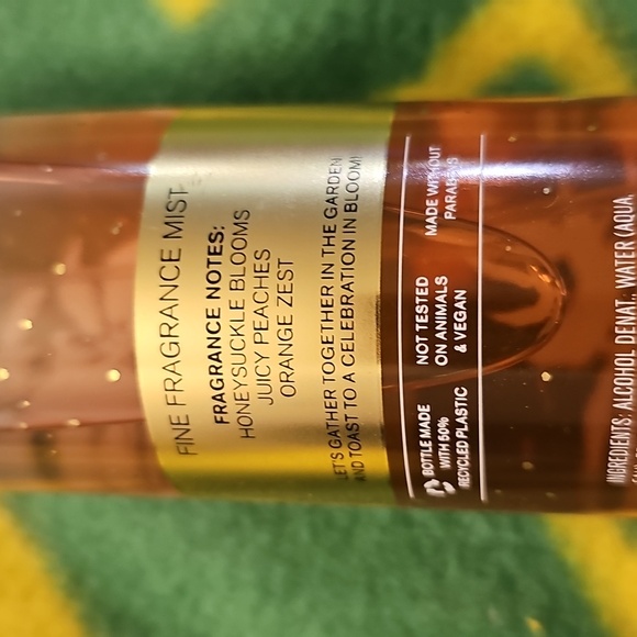 Bath & Body Works Honeysuckle & Peach Spritz Fragrance Mist NWT - Picture 4 of 5